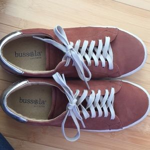 Size 37 Bussola sneakers.